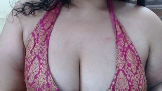indian desi aunty talking naughty and showing nude body