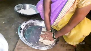 Bhabhi ki kitchen me pakd ke jakar chudai hard anal sex