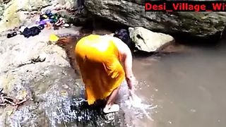Desi Indian Bhabhi Earn Secretly When her Man is not with her . ( Must Watch Full tape )