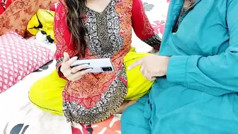PAKISTANI REAL MAN EX-WIFE WATCHING DESI PORN ON MOBILE THAN HAVE ANAL SEX WITH CLEAR ATTRACTIVE HINDI AUDIO
