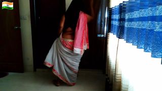 Tamil Desi Aunty ko jabardasti chudai apni beta jab ghar jhado diya - Indian alluring aunty giant rear-end plowed & humongous jizz booty