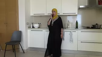A sweet arab woman with a giant booty cheats on her hubby on online camera