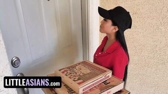 Pizza Delivery Chinese Princess Gets Stuck In The Window & She Has To Lick two Unhelpful Pricks - TeamSkeet